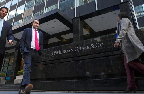 Bị phạt vì “châm ngòi” khủng hoảng