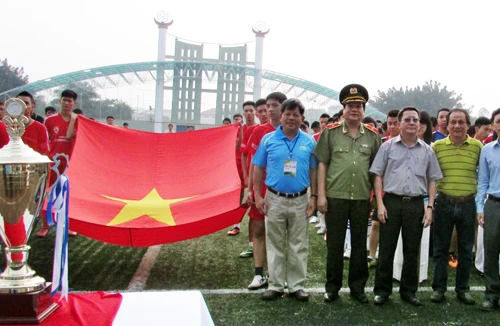 Tưng bừng ngày khai mạc