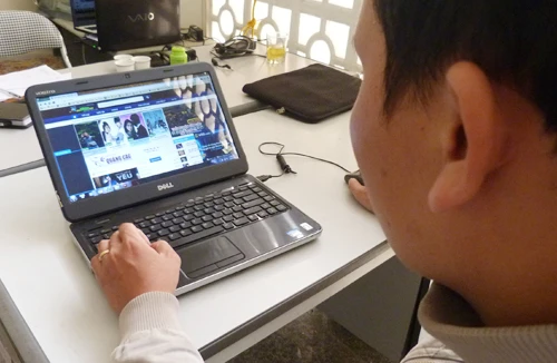 Phát tán phim “nóng” - chiêu kiếm bộn tiền