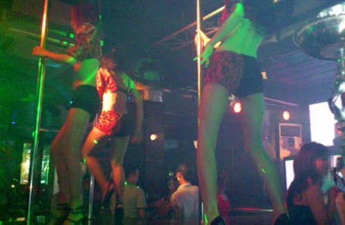 Làm bạn với… "gái nhảy"