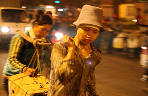 Không dễ đi vào cuộc sống