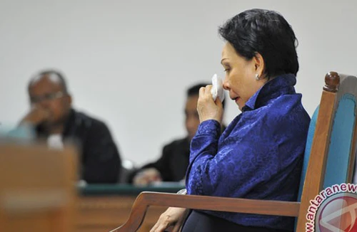 Quan tham “ăn bẩn” nhân dịch cúm gà