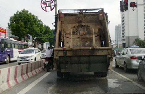 Xử lý dứt điểm xe chở rác gây ô nhiễm môi trường