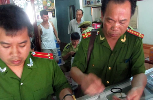 Mạnh tay với hành vi buôn bán quân trang giả