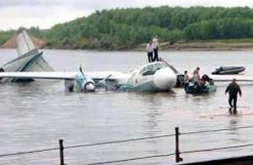 Máy bay Lao Airlines lao xuống sông Mê Kông, 49 người thiệt mạng