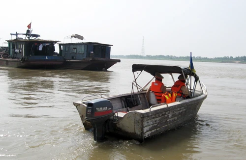 Khó “đánh cát tặc” vùng giáp ranh
