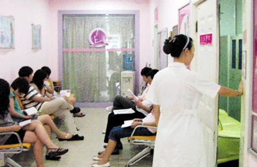 Trung Quốc: Học sinh được giảm giá... phá thai