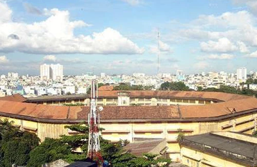 Tử tù Phước “tám ngón” cưa đứt cùm sắt bằng dao lam, đào tẩu ngoạn mục khỏi phòng biệt giam