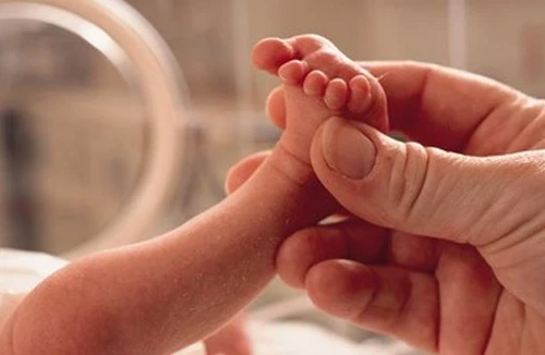 Cha mẹ bị nhiễm HIV: Làm thế nào để con sinh ra khỏe mạnh?