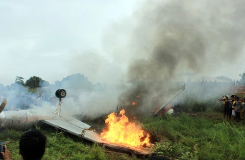 Bolivia: Rơi máy bay, 8 người chết