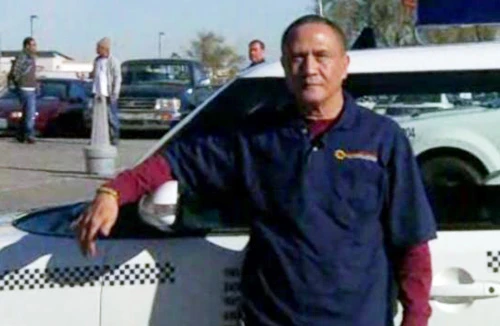 Lái xe trả lại 300.000 USD khách bỏ quên