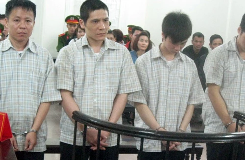 Mang dao đi đòi nợ bị đối phương đâm chết