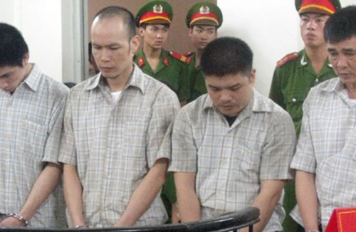 Tăng án với 2 kẻ côn đồ