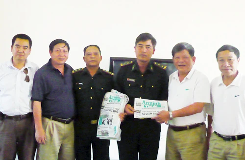 Nặng gánh nghĩa tình