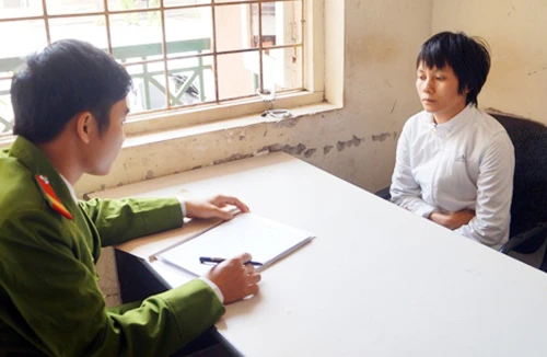 Chủ quán karaoke “bật đèn xanh” cho nhân viên bán dâm