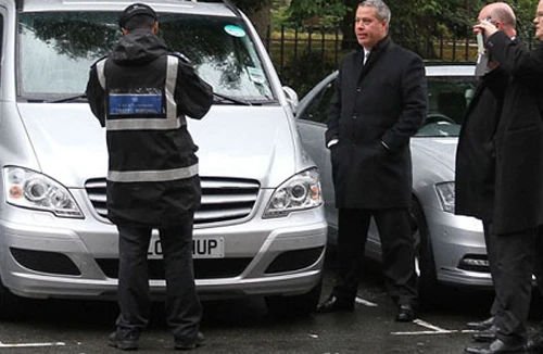 Đỗ xe sai quy định, bà Hillary Clinton bị phạt