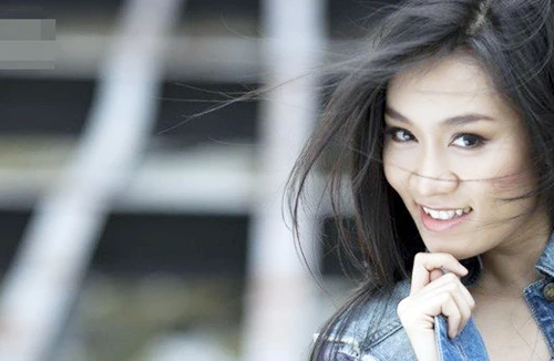 Người đứng ngoài... Showbiz