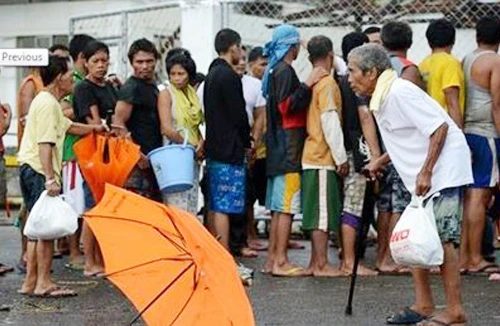 Nỗi đau từ vùng bão Haiyan “hủy diệt”
