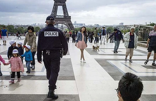 Pháp bắt giữ một nữ nghi can khủng bố
