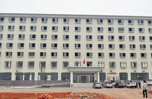 Xây tòa nhà 7 tầng cho 8 nhân viên làm việc