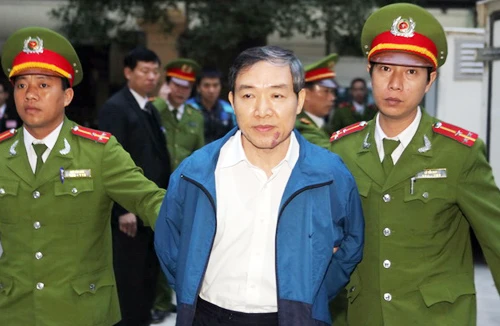 Xử nghiêm các vụ án tham nhũng sẽ lấy lại được lòng tin của dân 