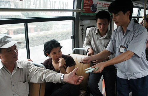 Hành động đẹp làm ấm lòng khách đi xe buýt