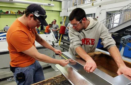 Nước giàu thừa thầy thiếu thợ