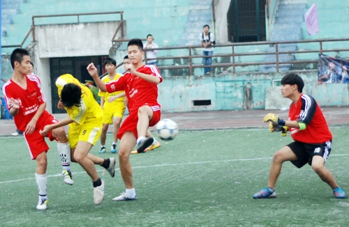 Đương kim vô địch “ngã ngựa”