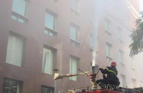 Gần 1.200 người diễn tập chữa cháy Cao ốc Vietcombank