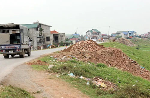 Kê khai đất khống, trưởng, phó thôn đi tù, đúng hay sai? 