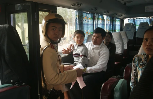 Mạnh tay xử lý xe khách, taxi vi phạm trong dịp Tết