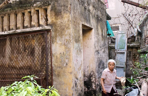 Khổ vì sống trong... biệt thự cổ: Bức bối đủ đường