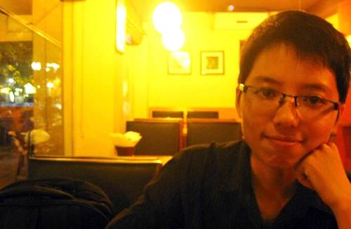 Chàng trai trong thân xác cô gái xinh đẹp chia sẻ về những rung động bản năng