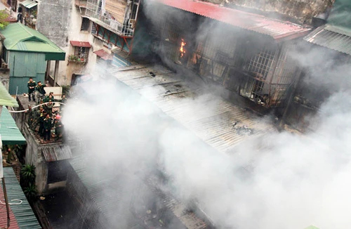 Hỗ trợ 5 hộ dân trong vụ cháy “chuồng cọp”