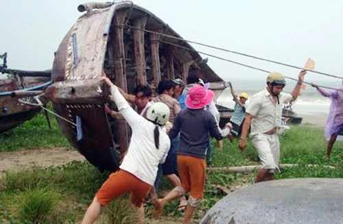 Bão số 11 đổ bộ Đà Nẵng - Thừa Thiên Huế: Mạnh tương đương bão số 10