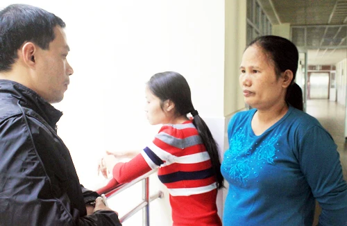 Nỗi đau chất chồng của bà mẹ có 2 con bị tạt axit