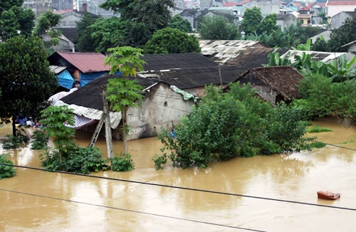 Lũ lụt lịch sử tại miền Trung: Đổ lỗi vòng quanh