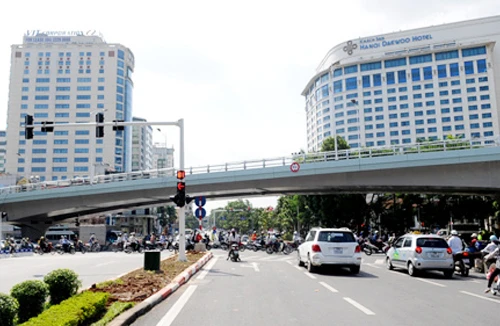 Thông xe cầu vượt nút Deawoo - Kim Mã trước 10-10