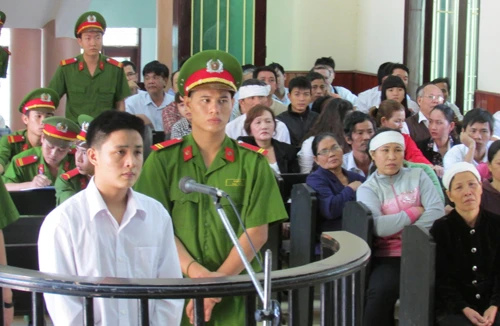 Trả giá bằng án tù chỉ vì anh hùng không đúng chỗ