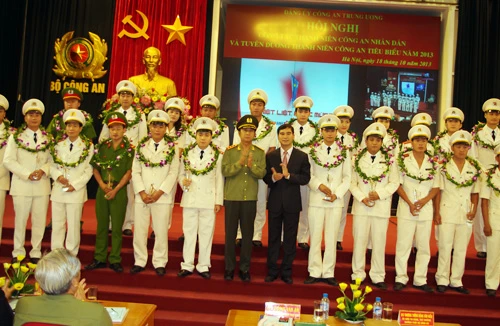 Tuyên dương gương thanh niên công an mưu trí, dũng cảm