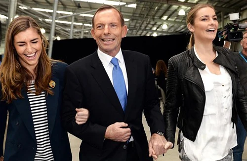 Thủ tướng Australia: “Đôi khi cần phải đòn roi”