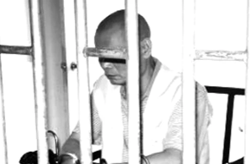 Dã thú mặt người sa lưới