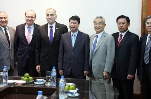 Lãnh đạo Bộ Công an tiếp đoàn học giả nước ngoài