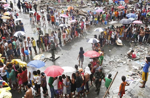 Tàu chiến Mỹ tới Philippines giúp cứu trợ 