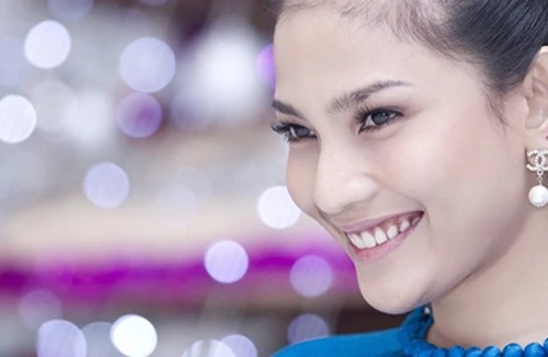 Người đẹp Trương Thị May bị phàn nàn vì… quá kín