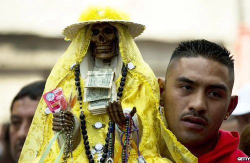 Sự sùng bái kì dị