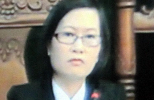 Nữ thẩm phán trẻ luôn làm chủ tình hình