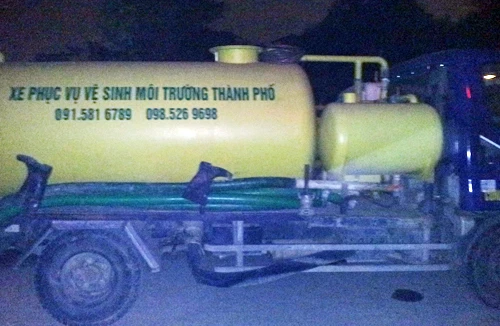 Xả trộm chất thải xuống cống ngầm