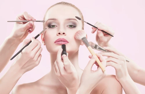 Kẻ thù giấu mặt trong mỹ phẩm