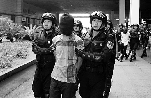 Giải cứu con tin sau 7 ngày